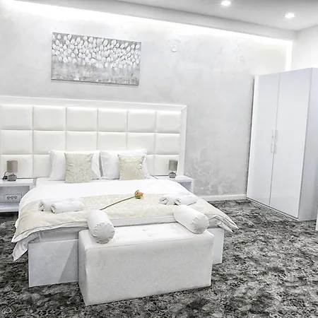 Sunny Hill Garden 3*