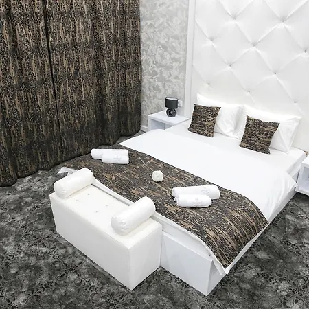 Sunny Hill Garden 3*